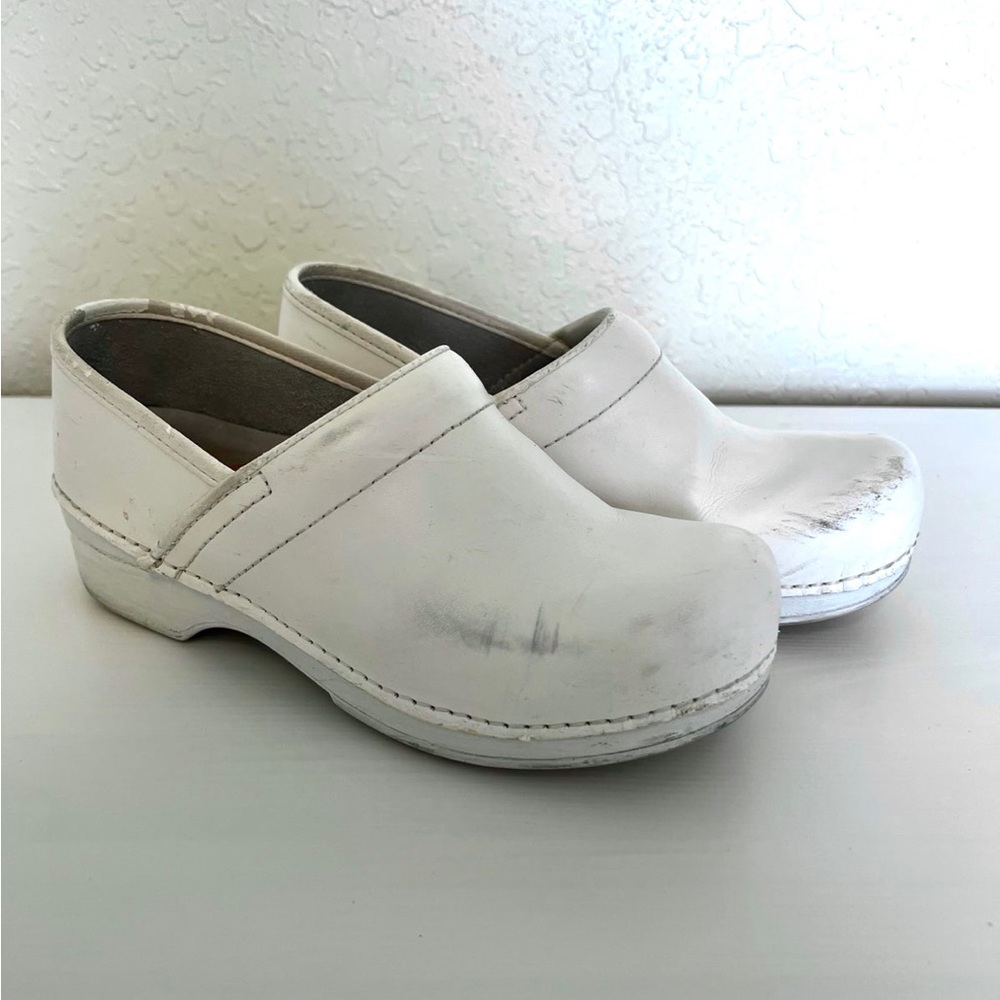 Dansko clogs size 38 (7.5)